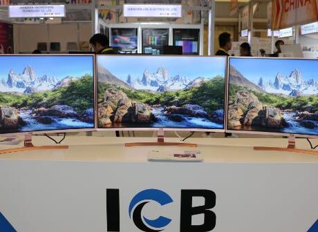 led curved monitor CES Trade show in USA 2017