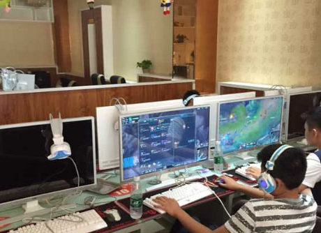 LED Gaming monitor 1ms internet cafe application in Thailand
